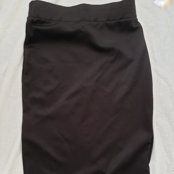 Six Skirts - Picture 12 of 16